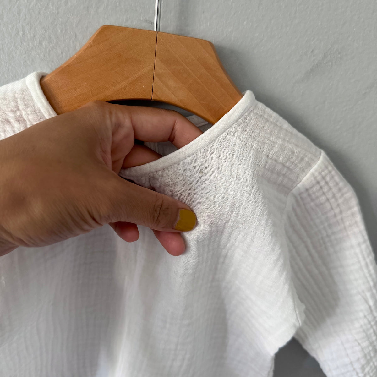 Pequeno Tocon / White muslin long sleeve / 12M