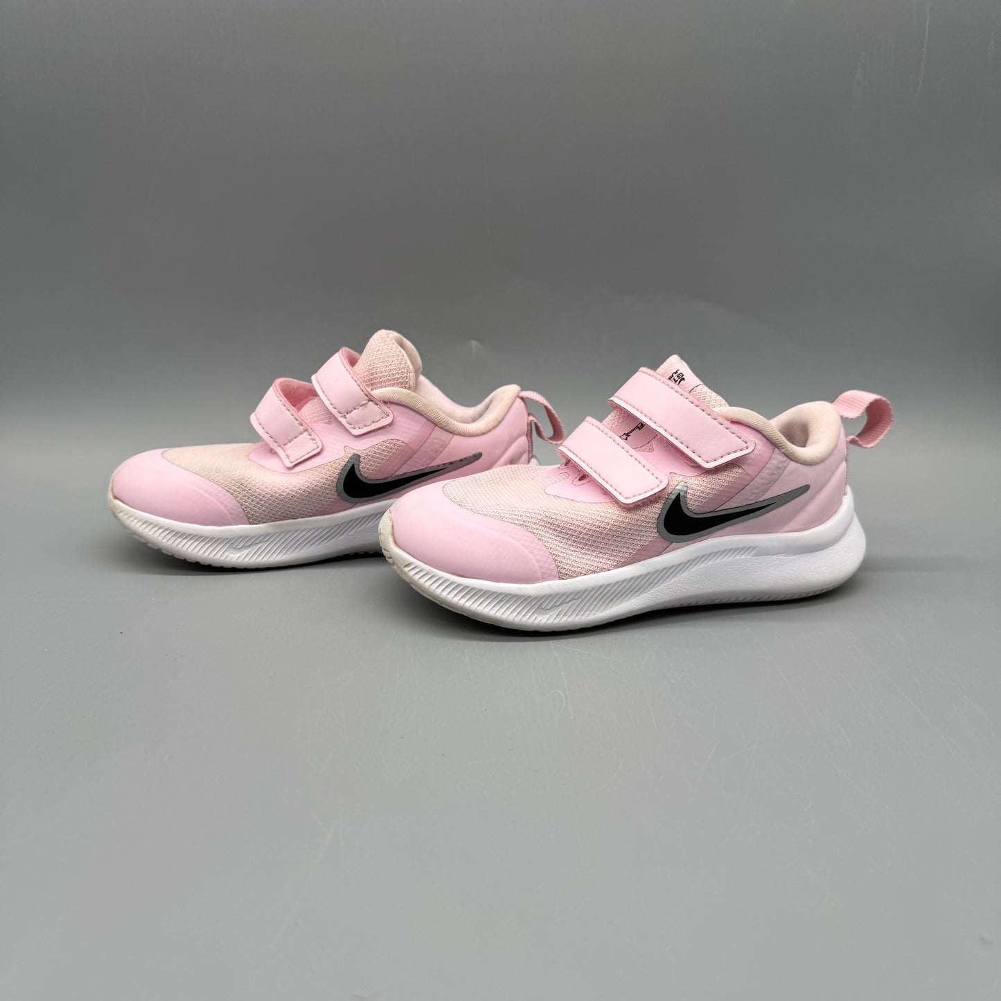 Nike / Running Shoes / US8