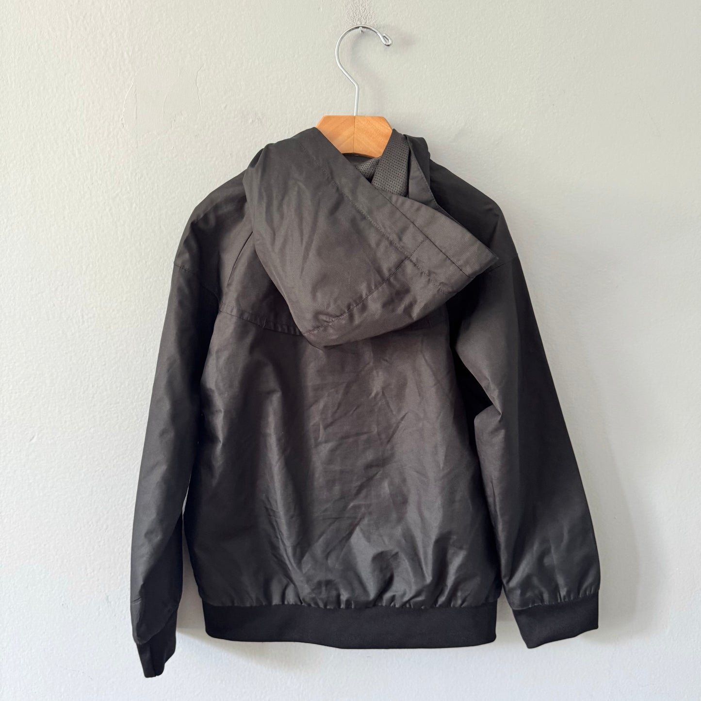 Nike / Black windbreaker / 5-6Y