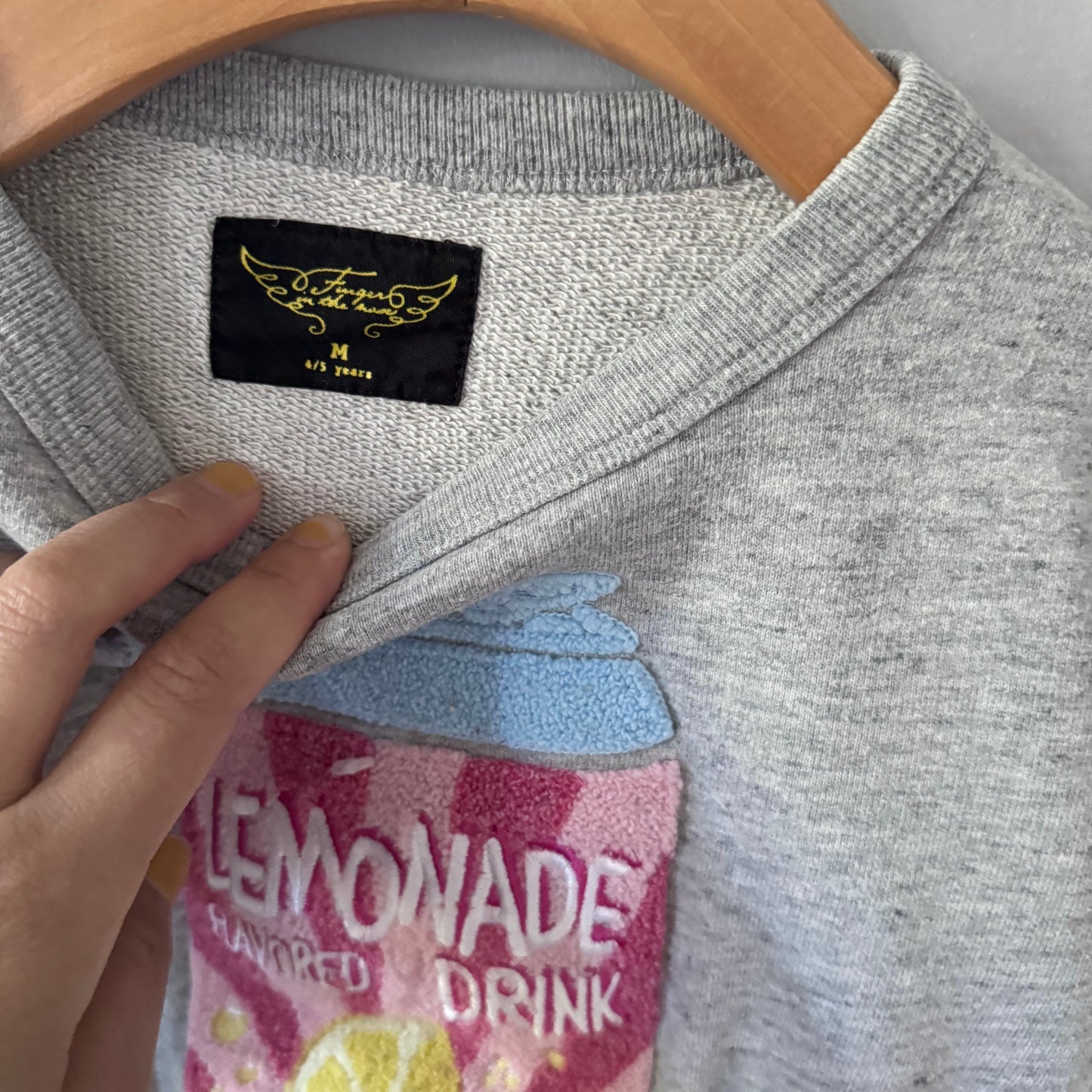 Finger in the nose / Lemonade sweatshirt / 4-5Y