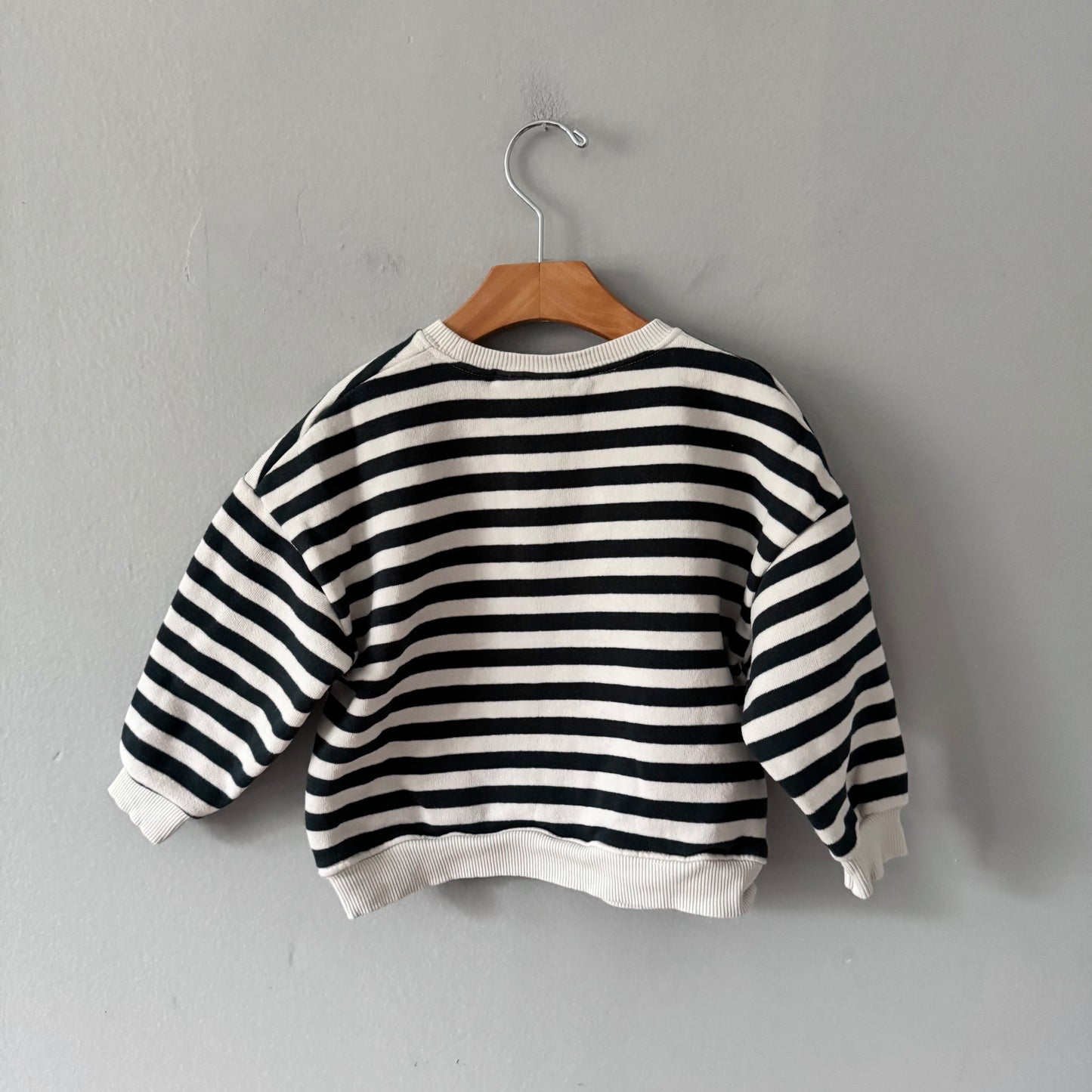 Zara / White x green stripe sweatshirt / 3-4Y