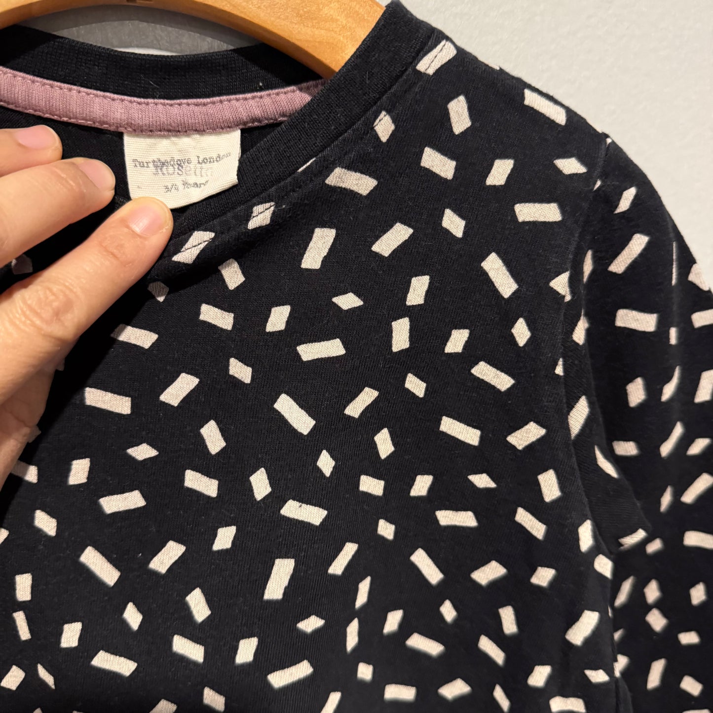 Turtledove London / Black beige long sleeve dress	/ 3-4Y