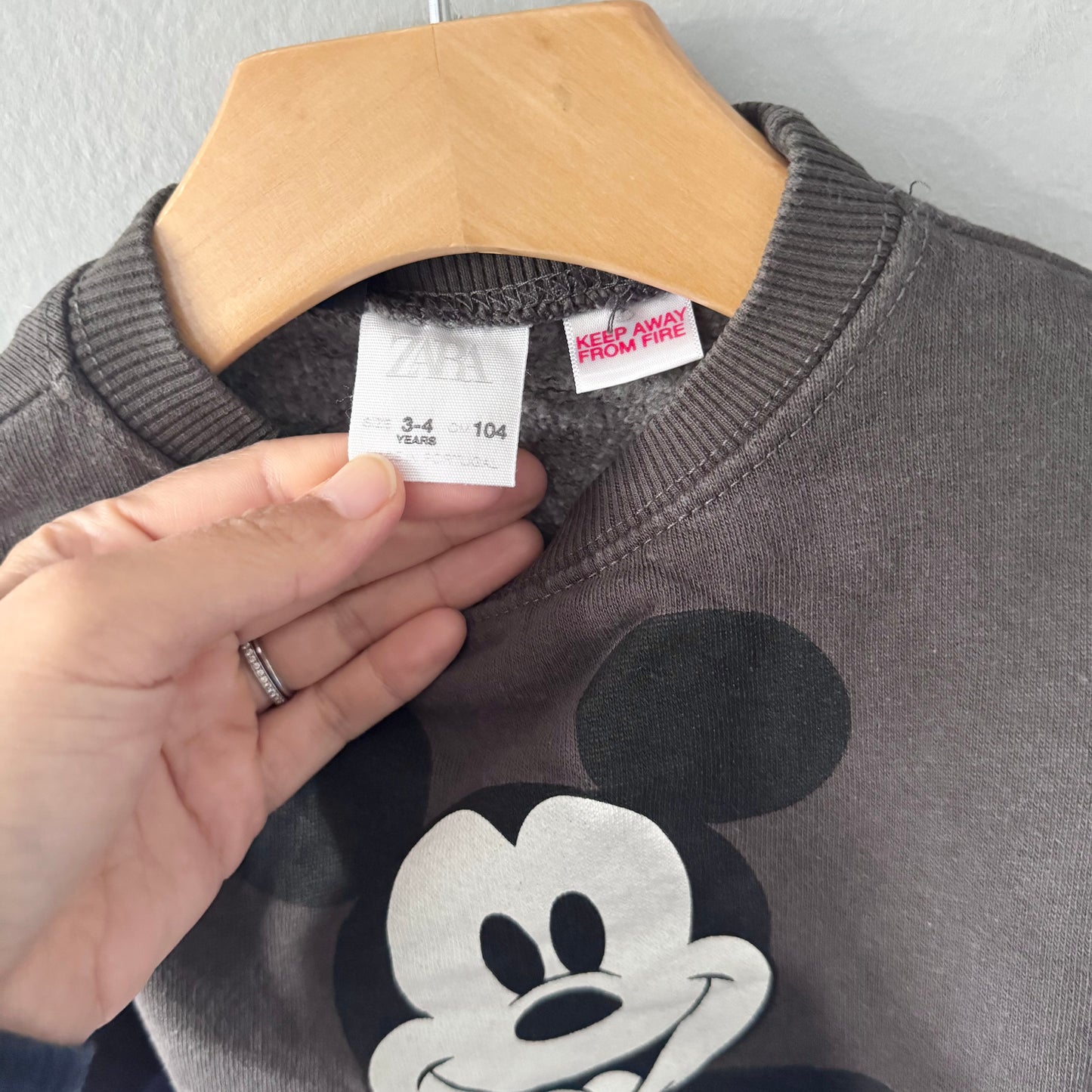 Zara / Mickey boxy sweatshirt / 3-4Y