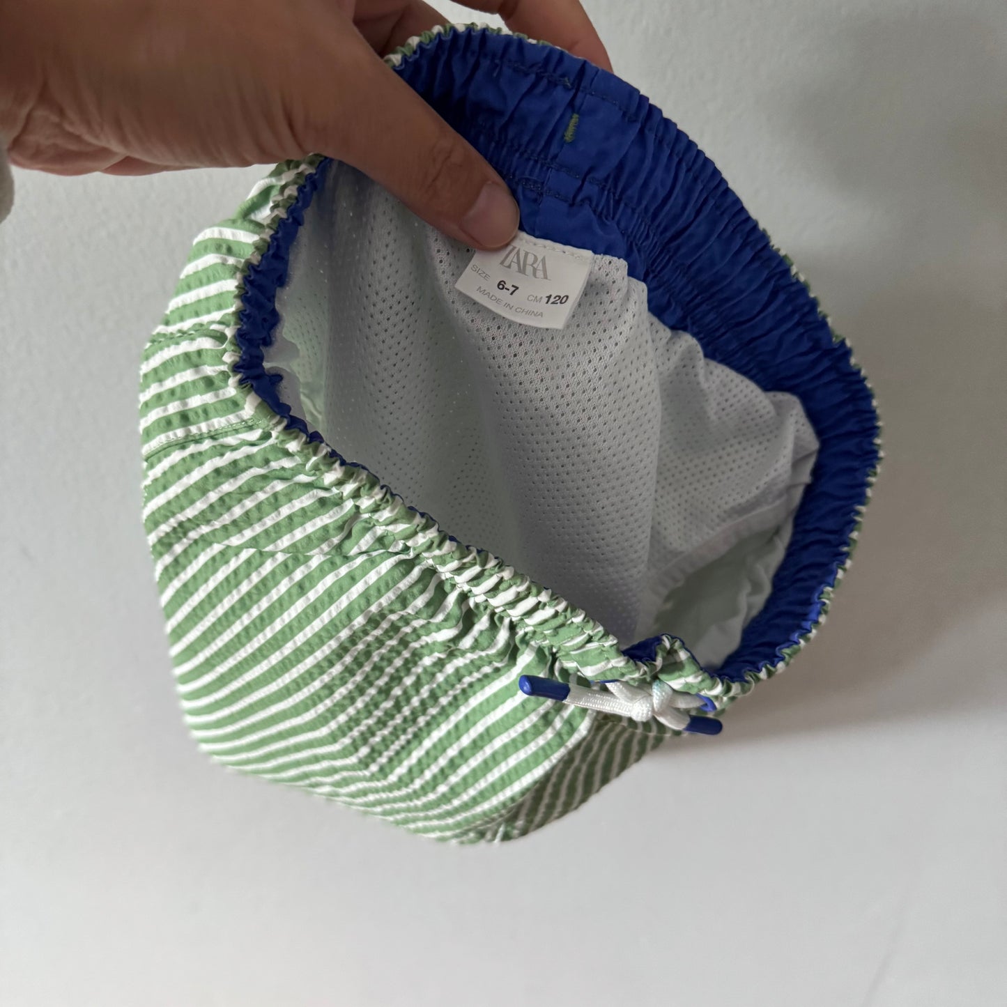 Zara / Green stripe swim trunks / 6-7Y
