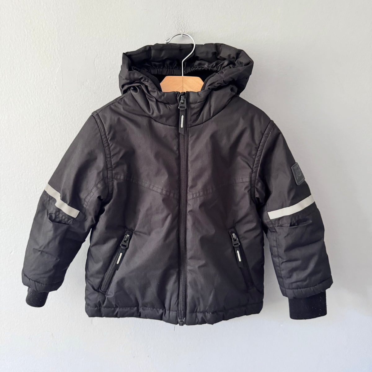 Roots / Black puffer jacket / 2T