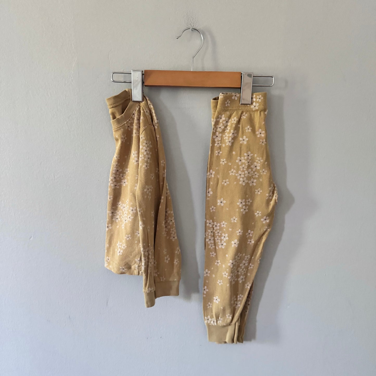 Petit lem / Mustard floral pajama set / 3Y