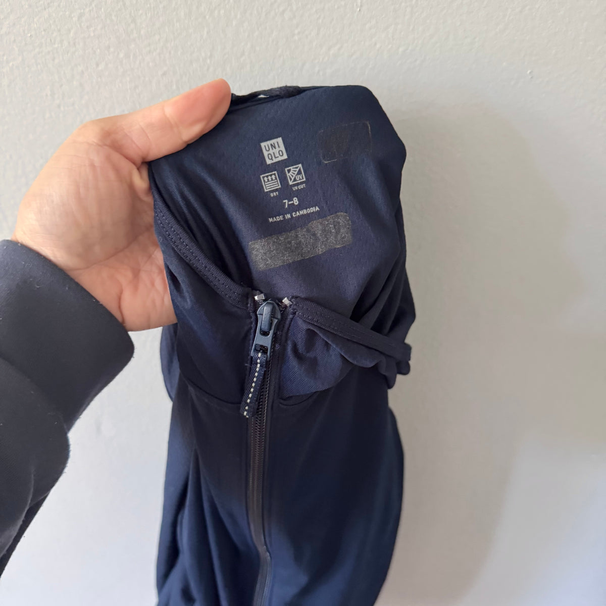 Uniqlo / Navy airism zip up hoodie / 7-8Y