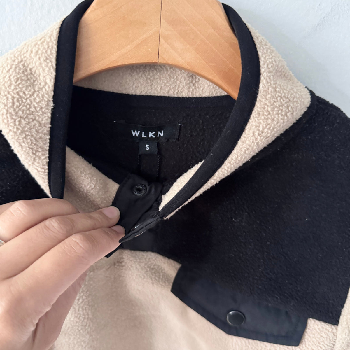Wlkn / Beige x black fleece top / 5Y