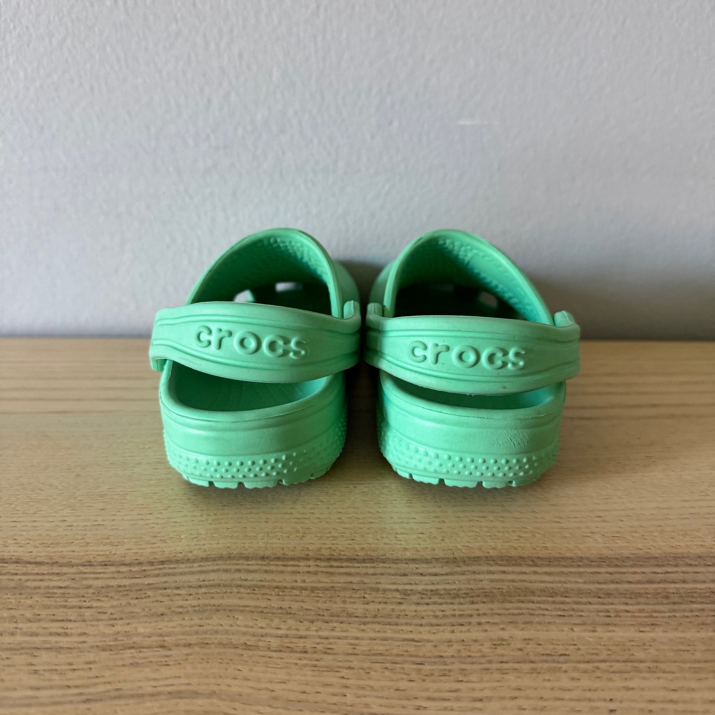 Crocs / Sandals / US7