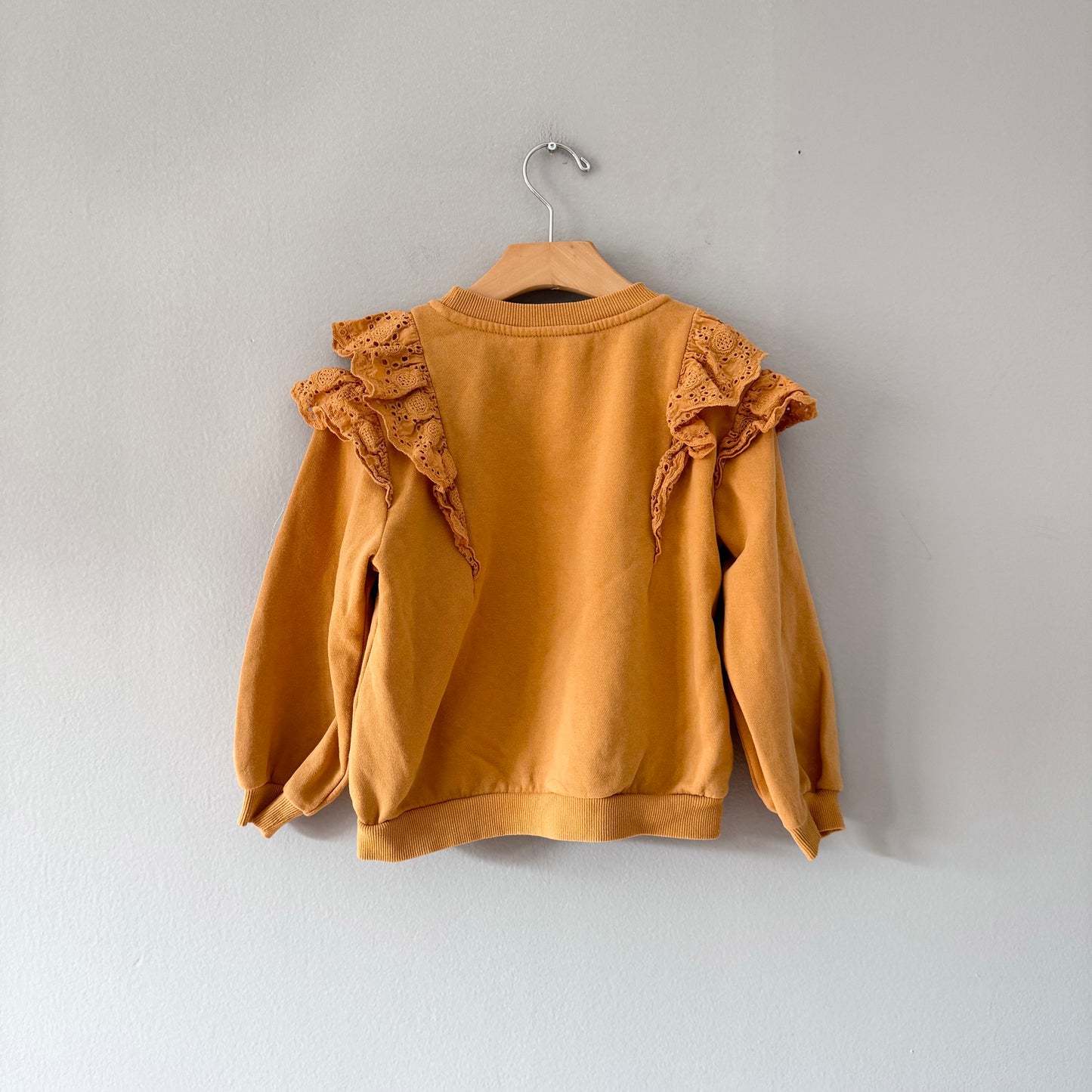 H&M / Mustard ruffle sweatshirt / 4-6Y