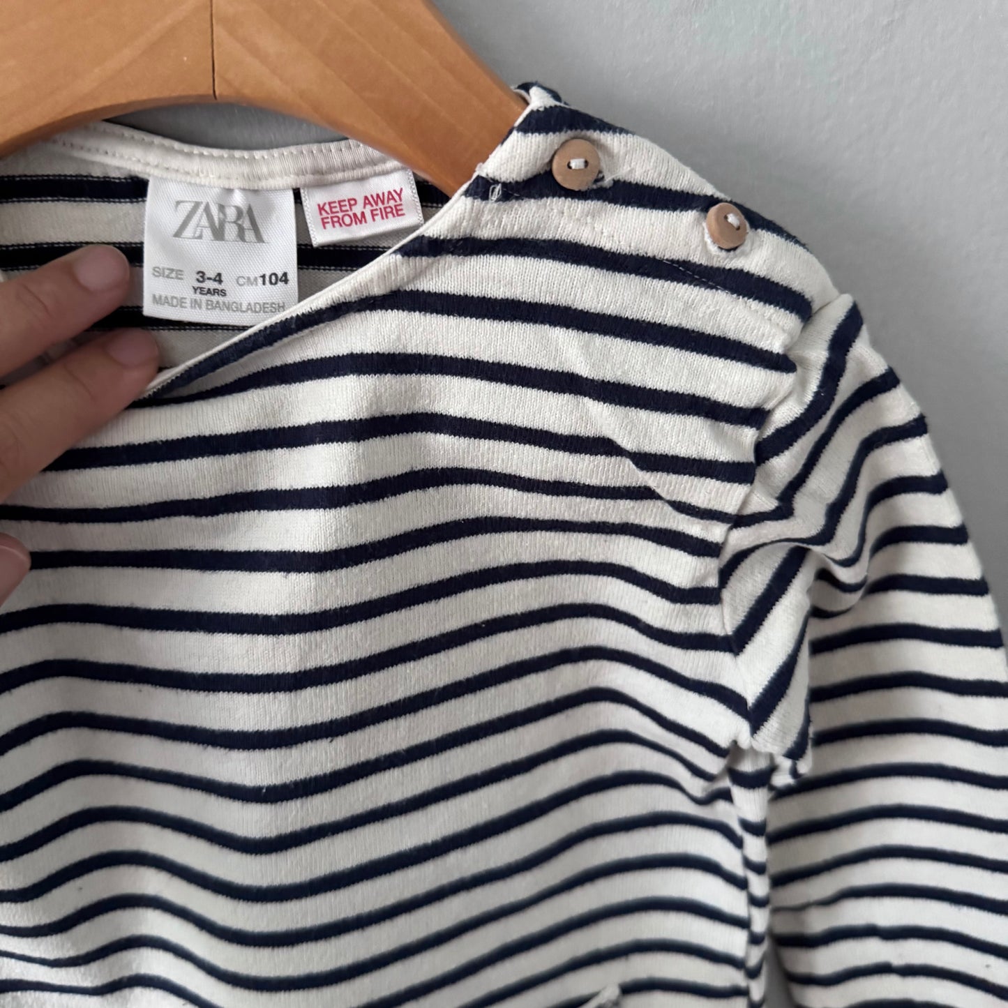 Zara / White x navy stripe long sleeve / 3-4Y