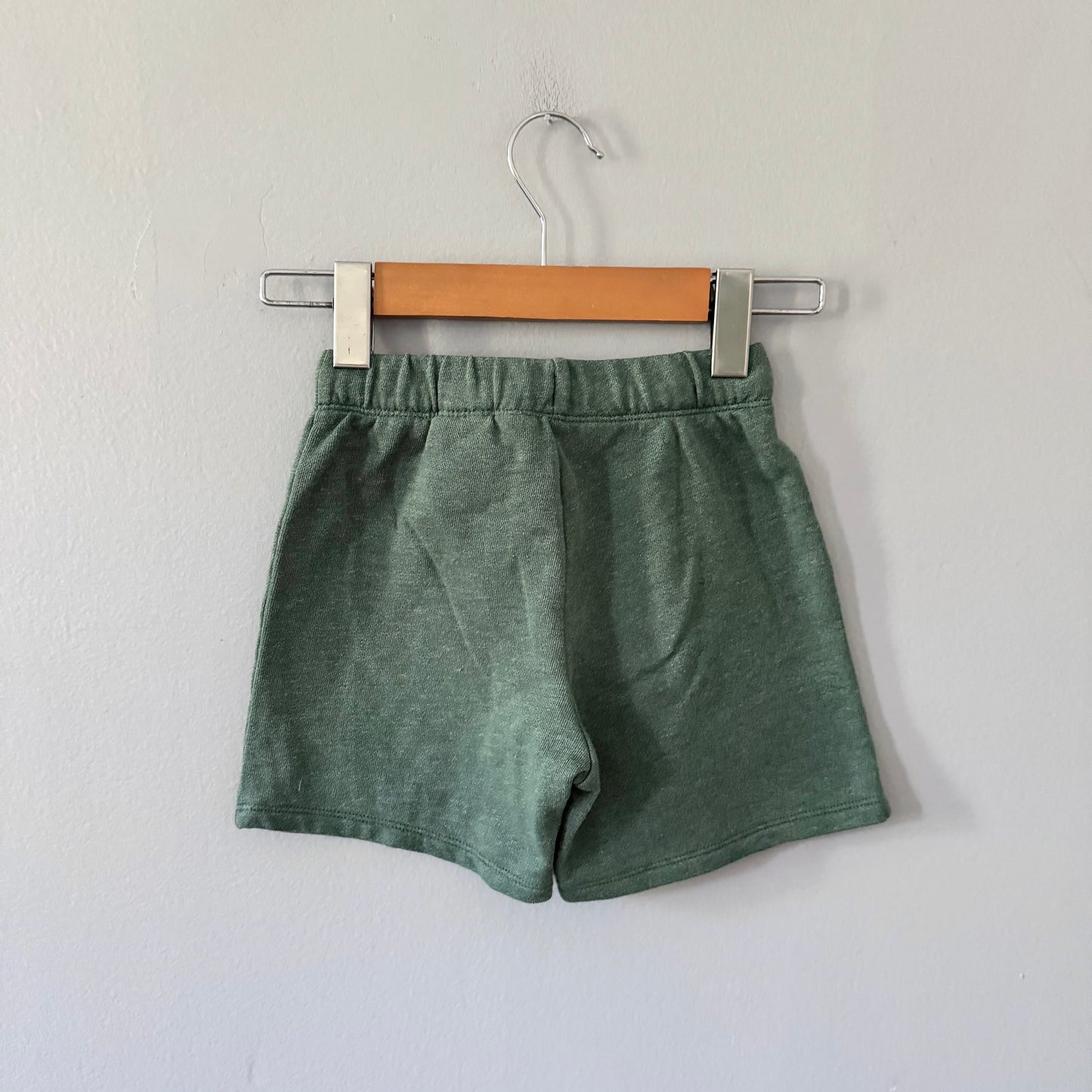 H&M / Green crew shorts / 4-5Y