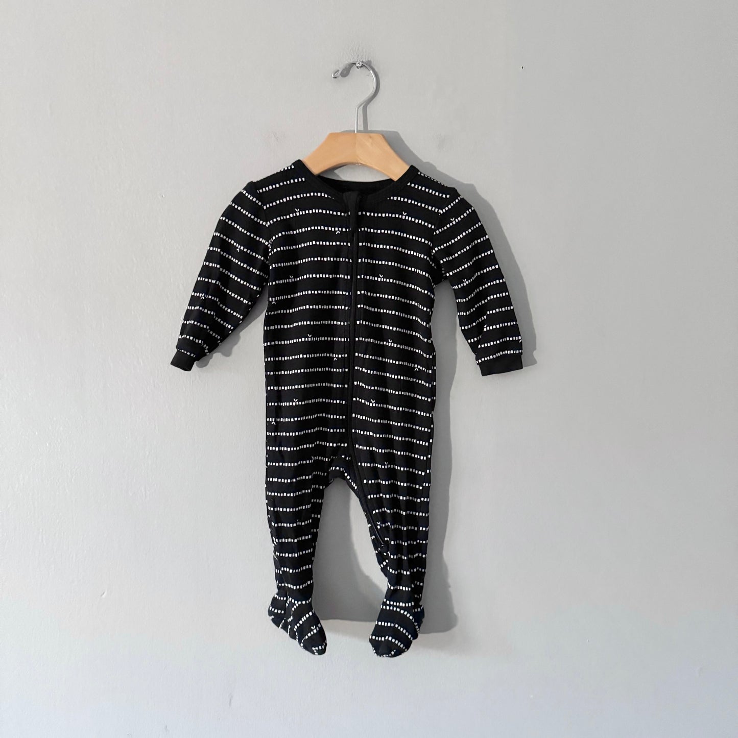 Petit lem	/ Black x white romper / 9M