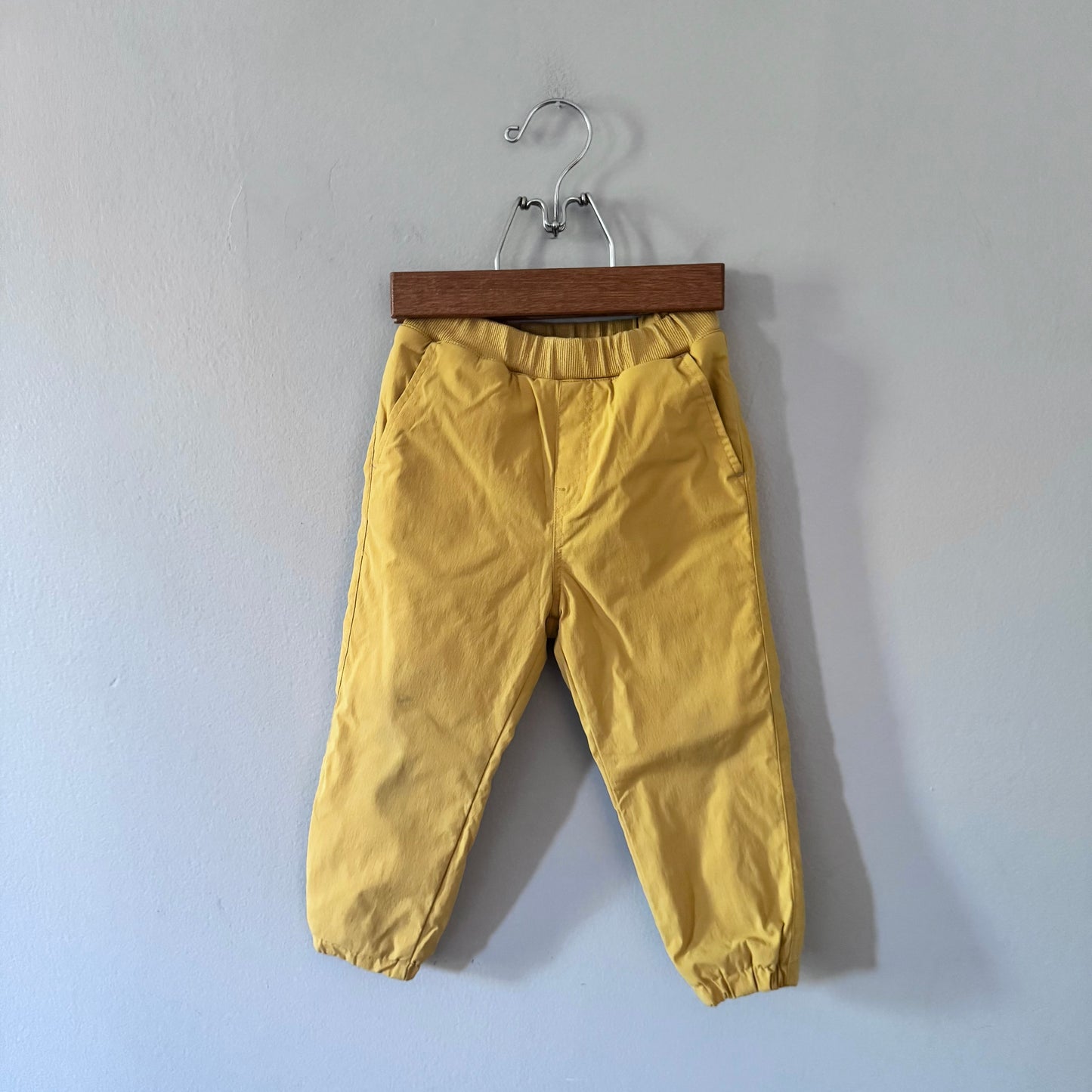 Uniqlo / Mustard fleece lined nylon pants / 18-24M