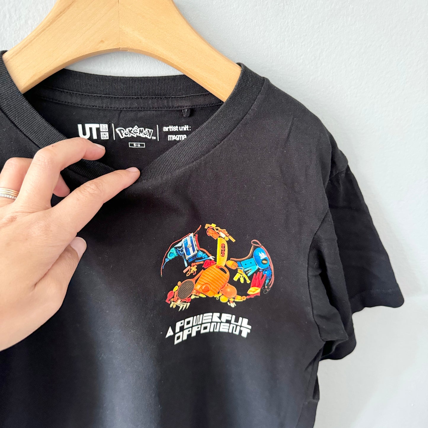 Uniqlo / Pokemon black T-shirt / 5-6Y