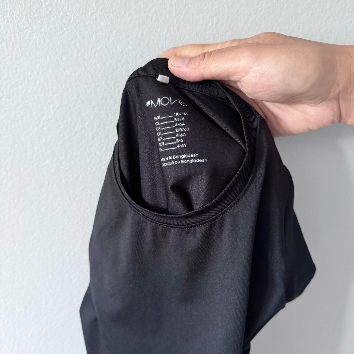 H&M Move / Black active top / 4-6Y