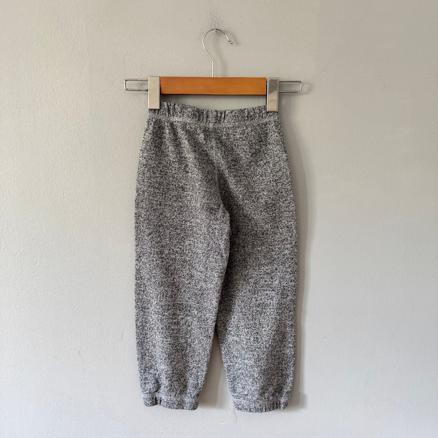 Roots / Salt and pepper sweatpants / 4T