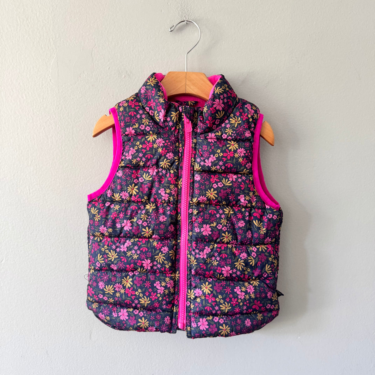 Gap / Navy x pink floral puffer vest / 3Y