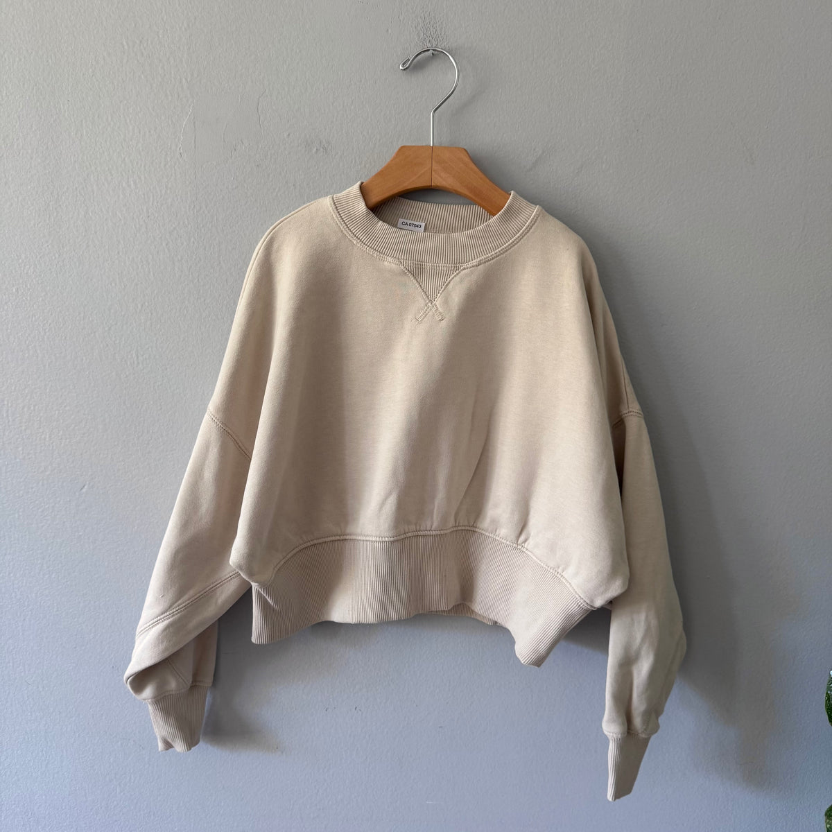 Ocean Laundry / Beige sweatshirt / 7-8Y