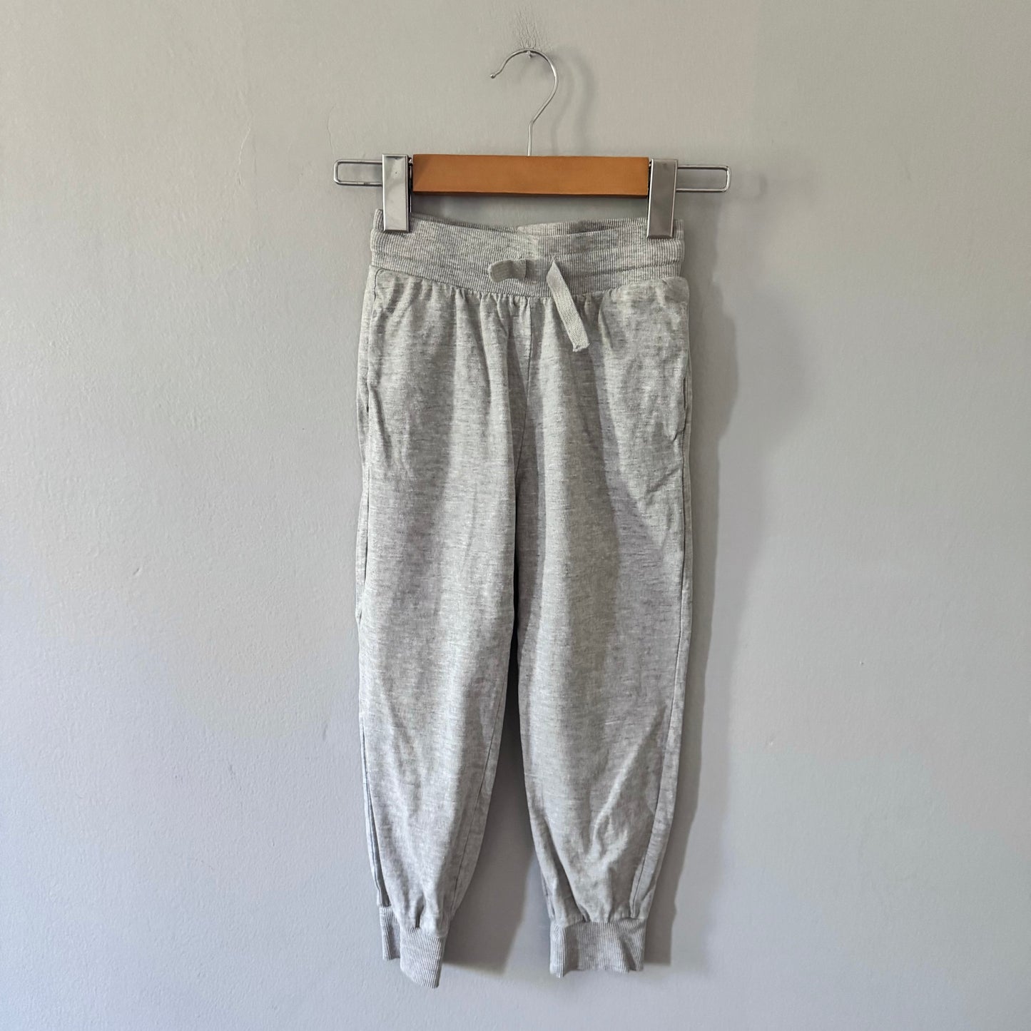 H&M / Light grey cotton pants / 6-7Y