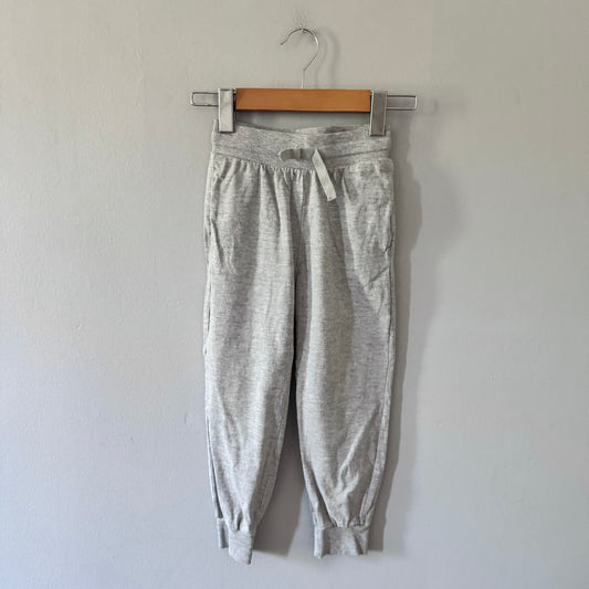 H&M / Light grey cotton pants / 6-7Y