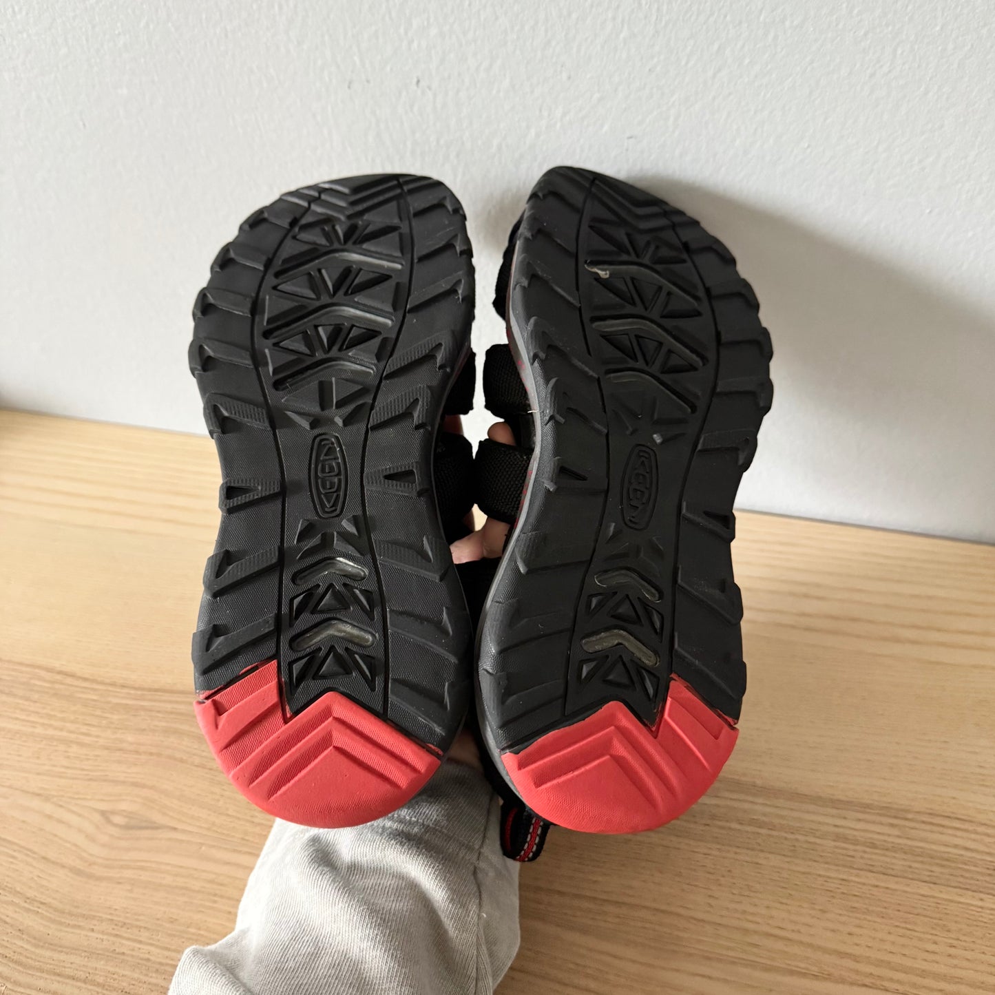 Keen / Sandales noires / J4
