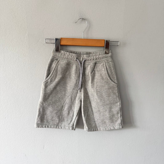 Lola & Taylor / Light grey crew shorts / 4Y