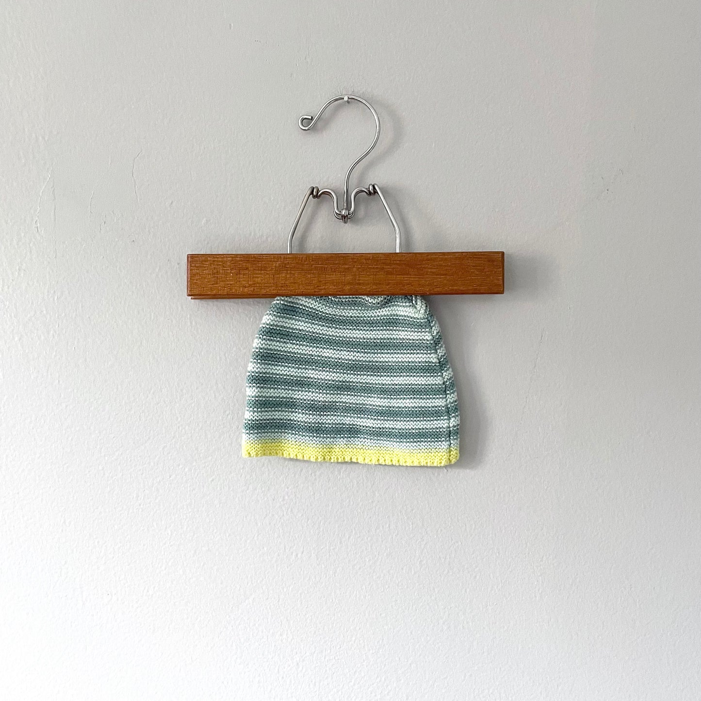 Indigo baby / Green cotton stripe beanie / 6-12M