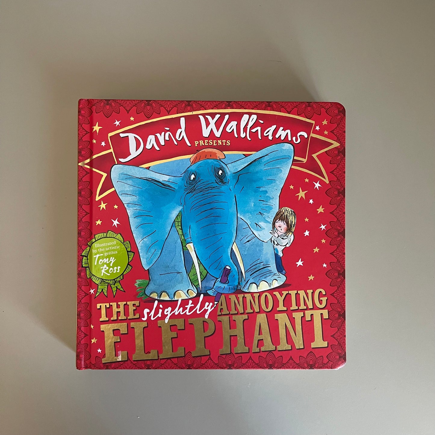 The slightly Annoying Elephant / David Walliams