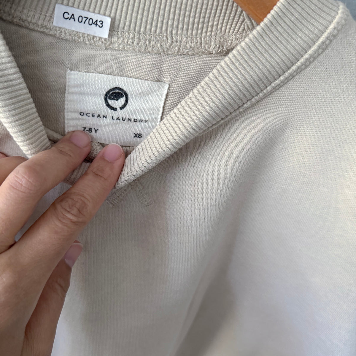 Ocean Laundry / Beige sweatshirt / 7-8Y