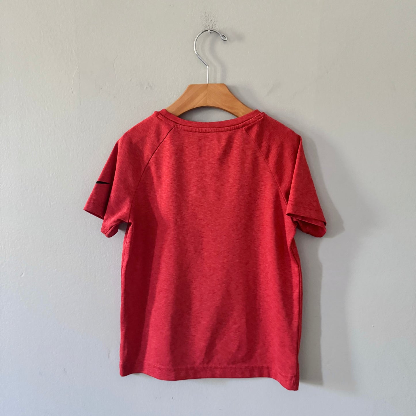 Nike / Red Dri-Fit / 5-6Y