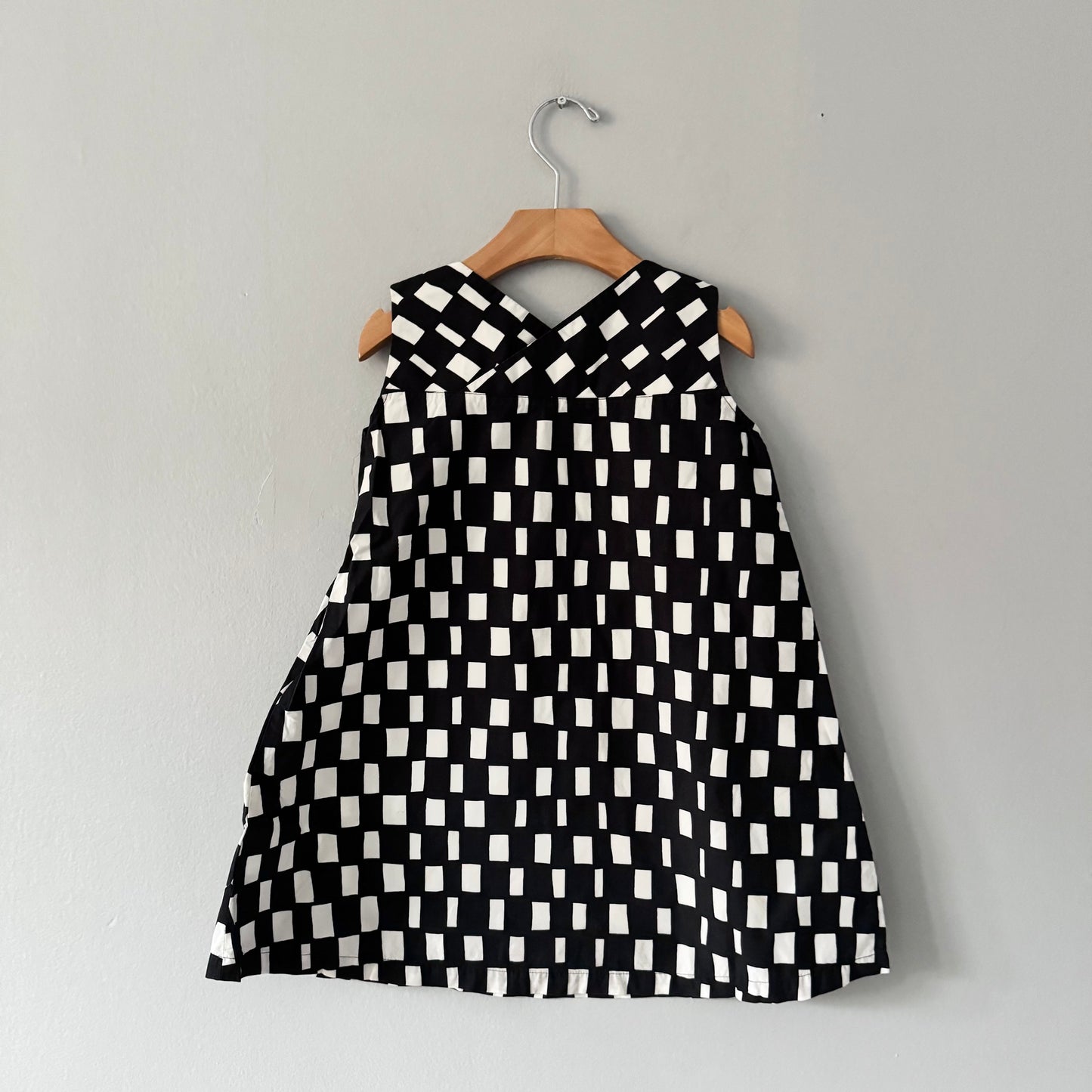 Marimekko / Robe noire et blanche / 2 ans