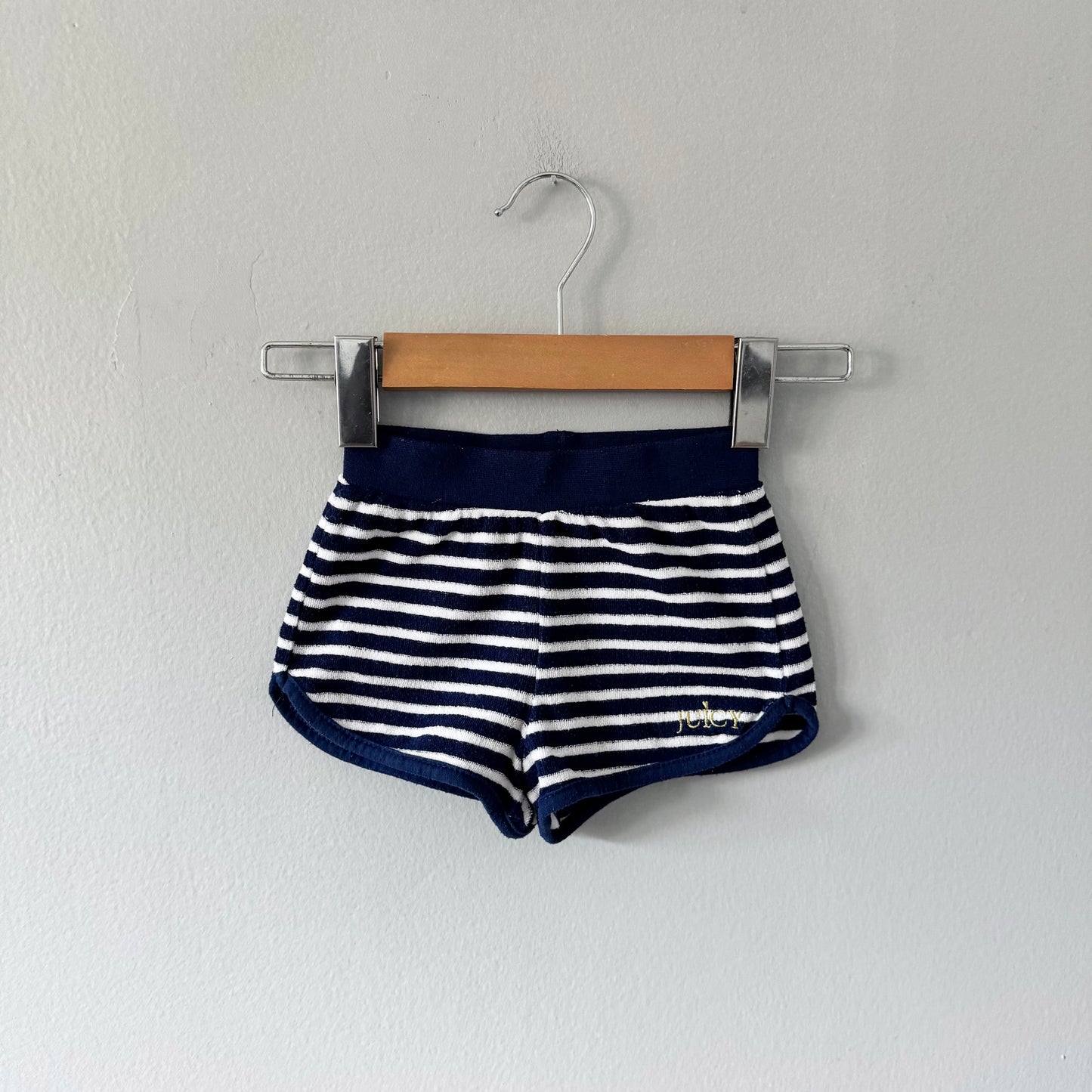 Juicy Couture / Short rayé bleu marine / 2T