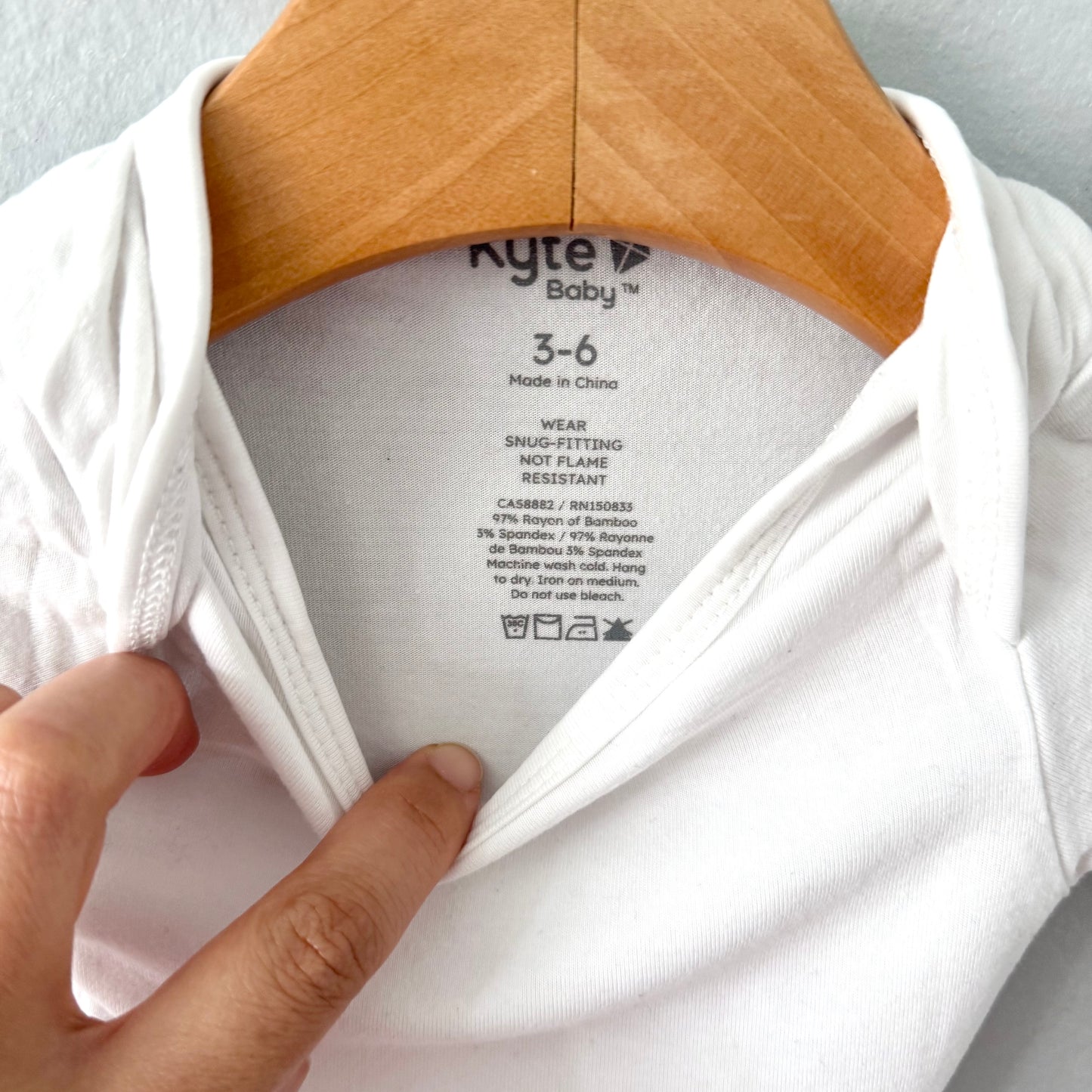 Kyte Baby / White onesie / 3-6M