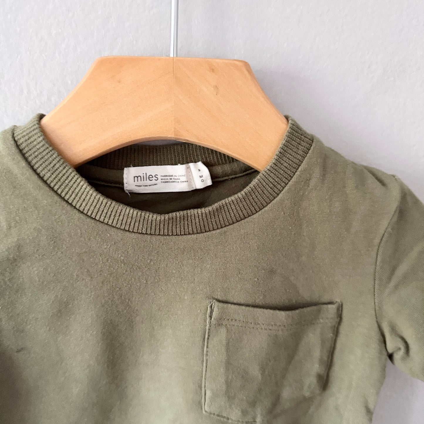 Miles baby / Khaki T-shirt / 9M