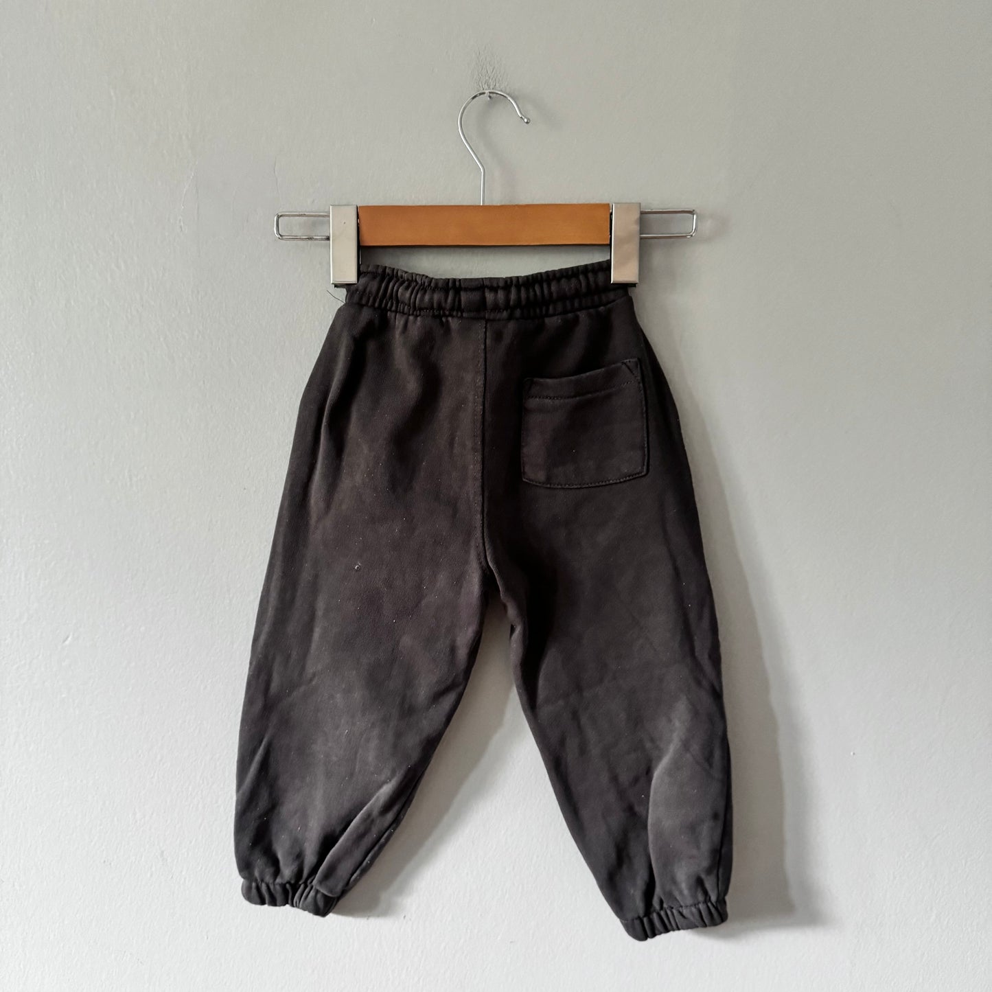 Zara / Dark grey sweatpants / 2Y