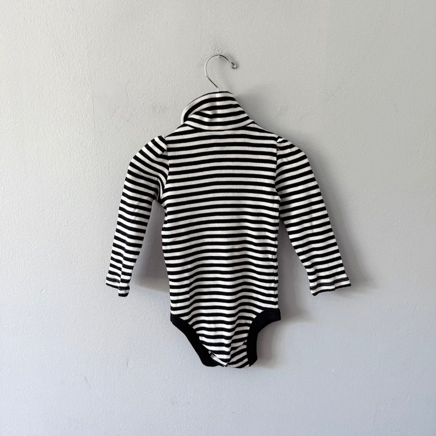 Gap / Ribbed stripe onesie x black velour dress set / 12-18M