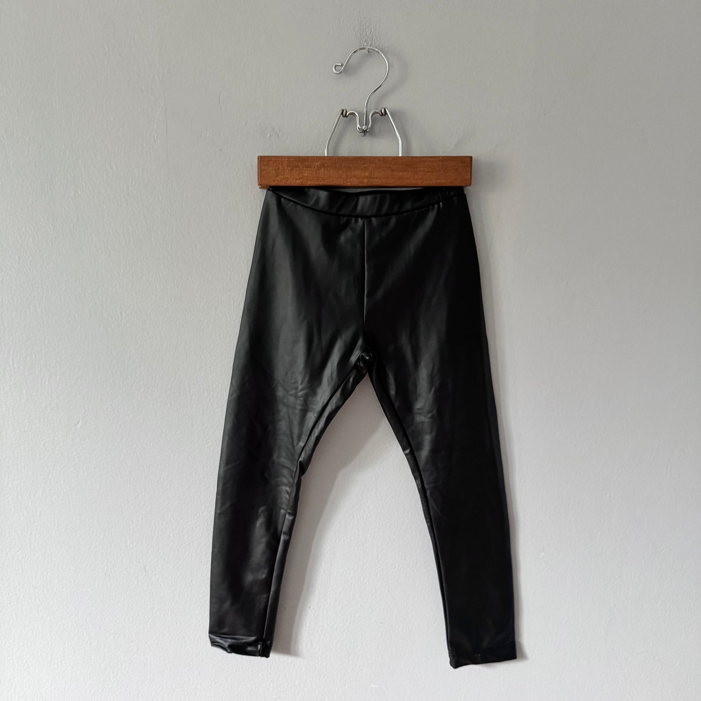Zara / Black leggings / 6Y