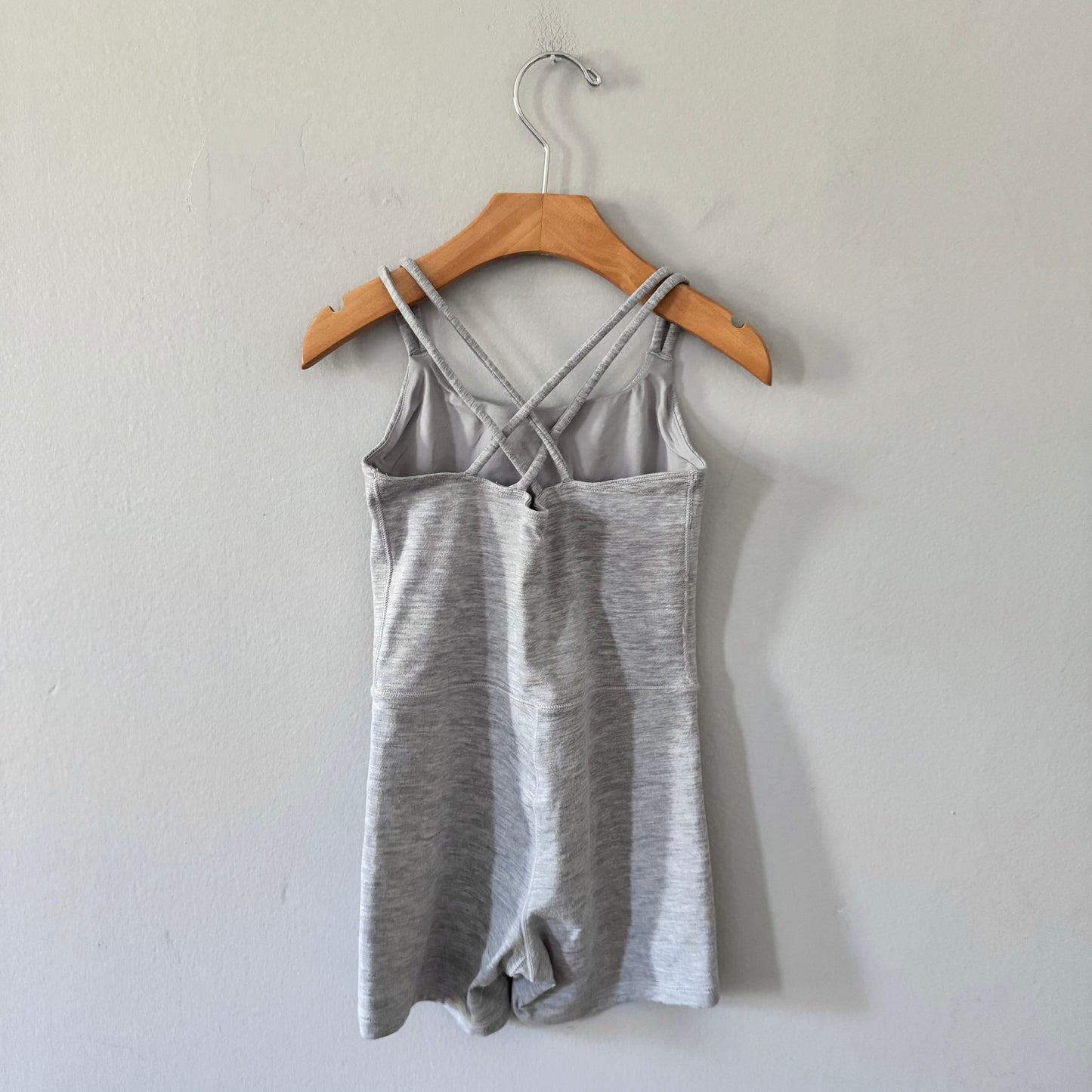 H&M Move / Light grey one piece / 6-7Y