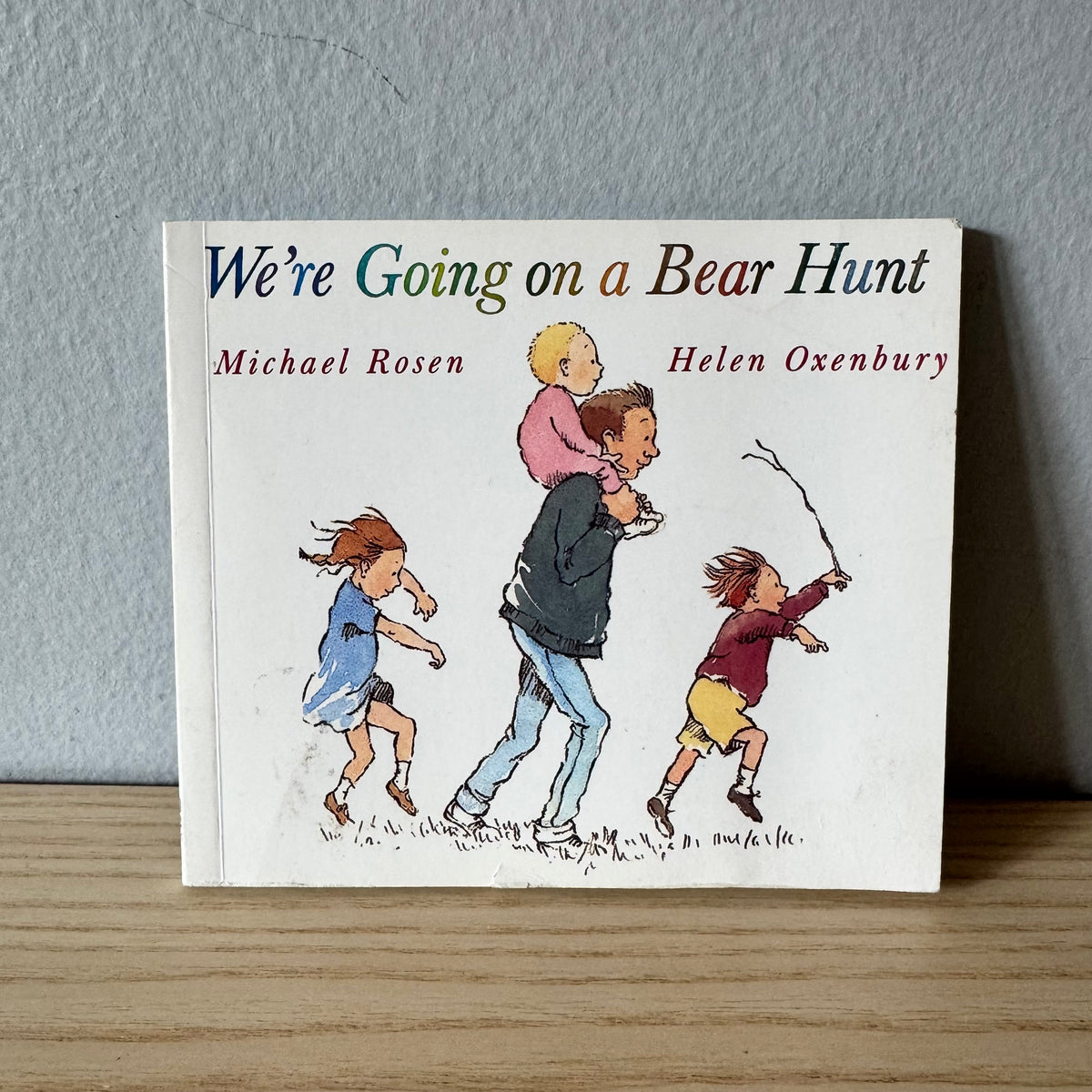 We're Going on a Bear Hunt / Michael Rosen