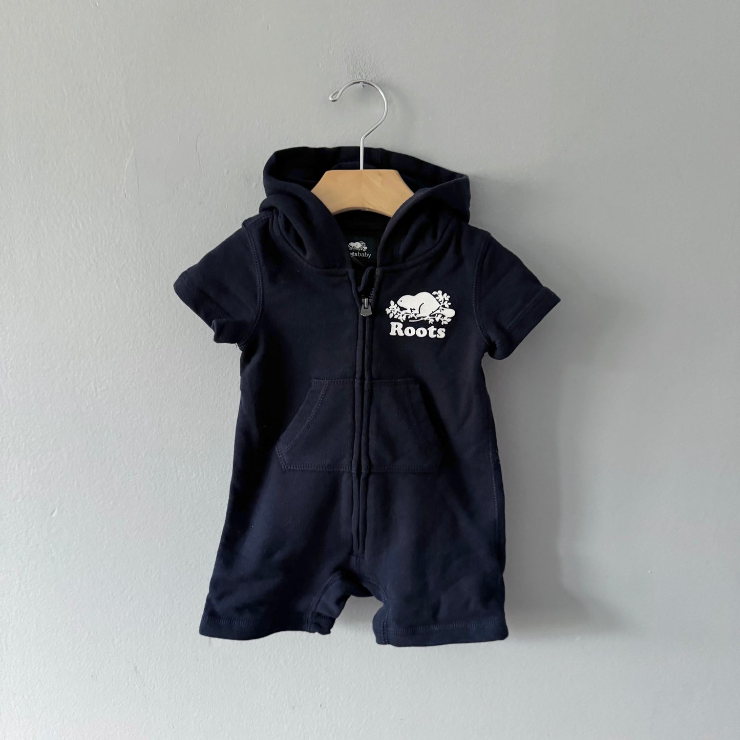 Roots / Navy crew romper with hood	/ 3-6M