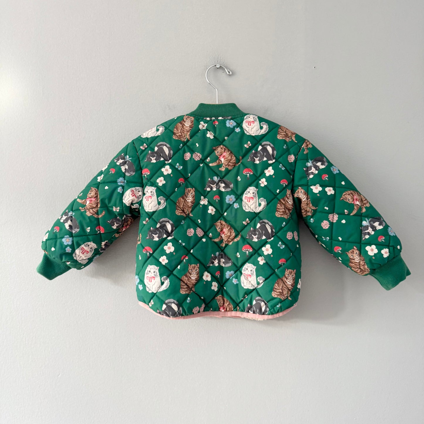 Mini Boden / Green x cat quilted sherpa lined jacket / 2-3Y