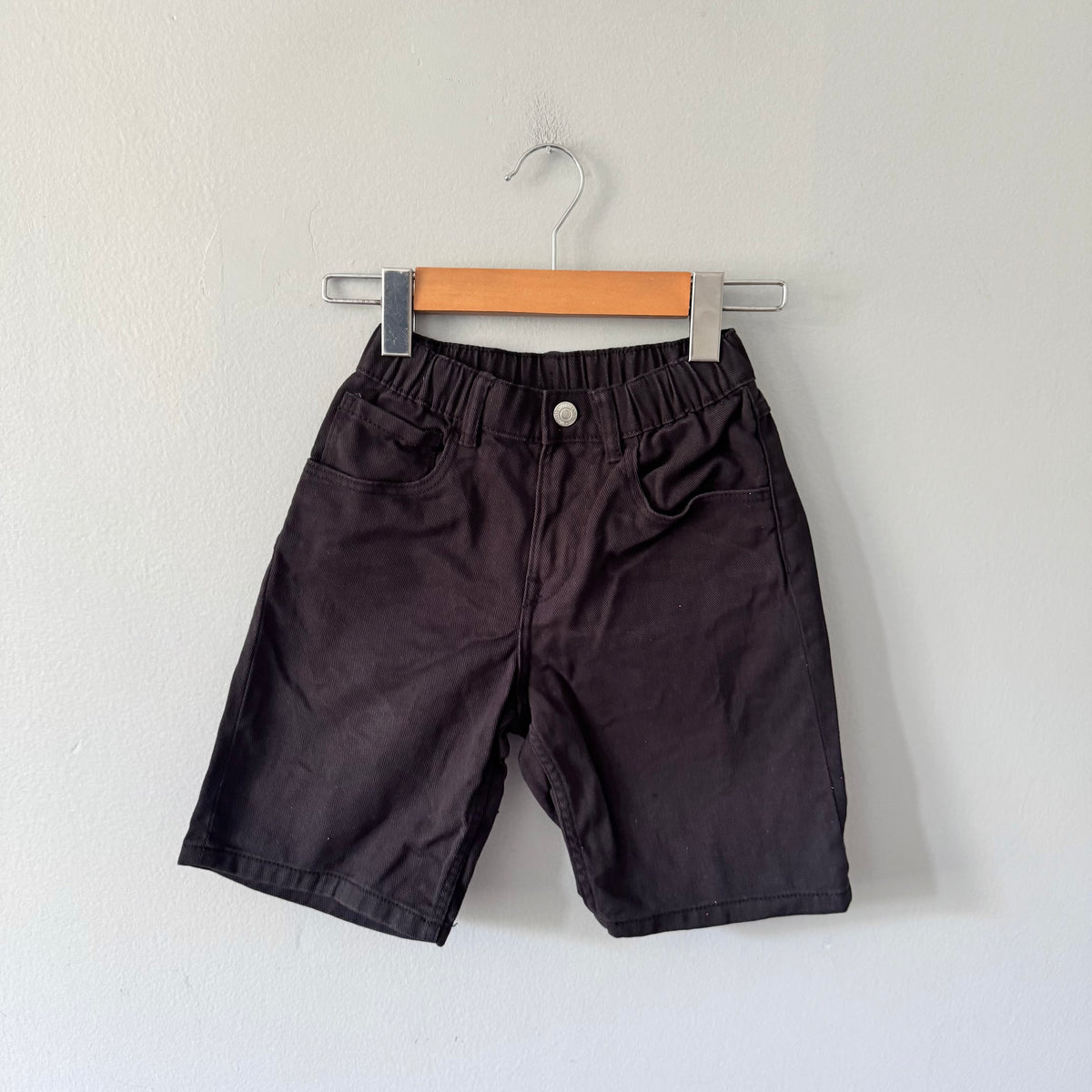 H&M / Black denim shorts / 5-6Y