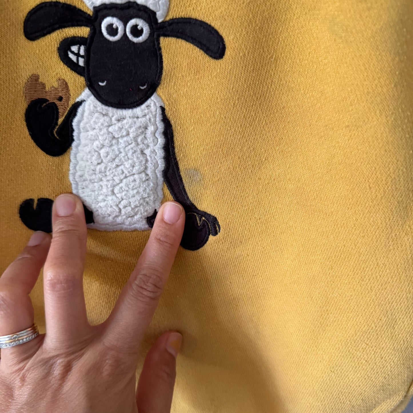 Uniqlo x Shawn the sheep / Mustard sweatshirt / 18-24M