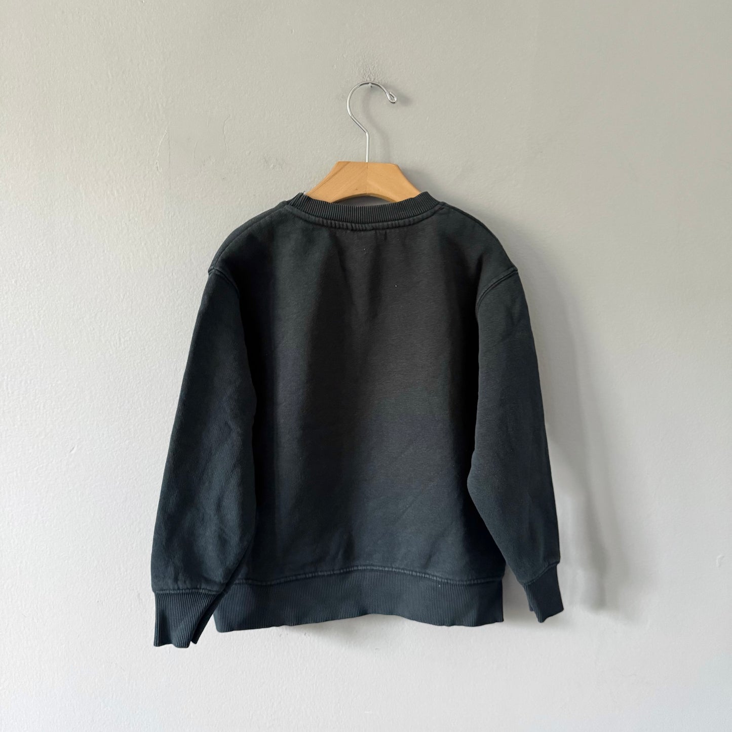 Zara / Dark green sweatshirt / 7Y