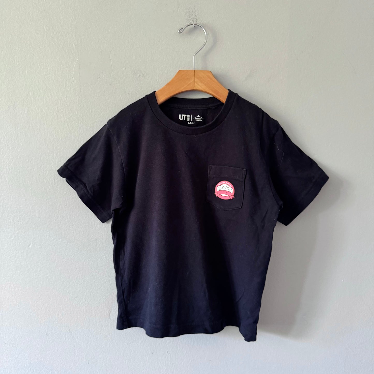 Uniqlo x Sumikko / Black T-shirt / 3-4Y