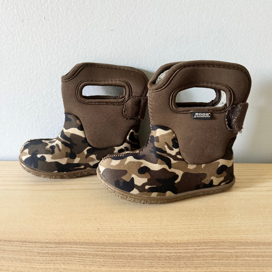 Bogs / Snow boots / US7