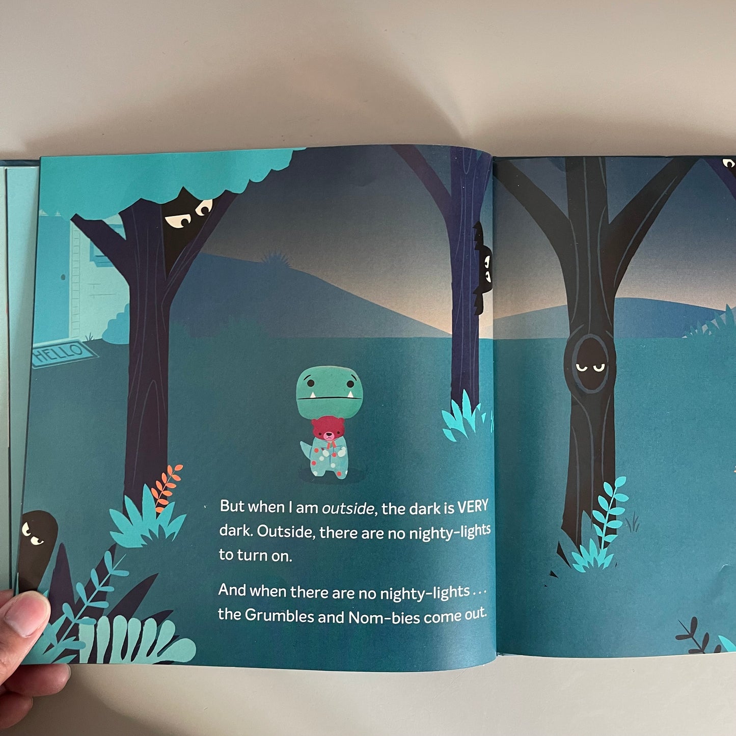 Tiny T. Rex and The Very DARK DARK / Jonathan Stutzman