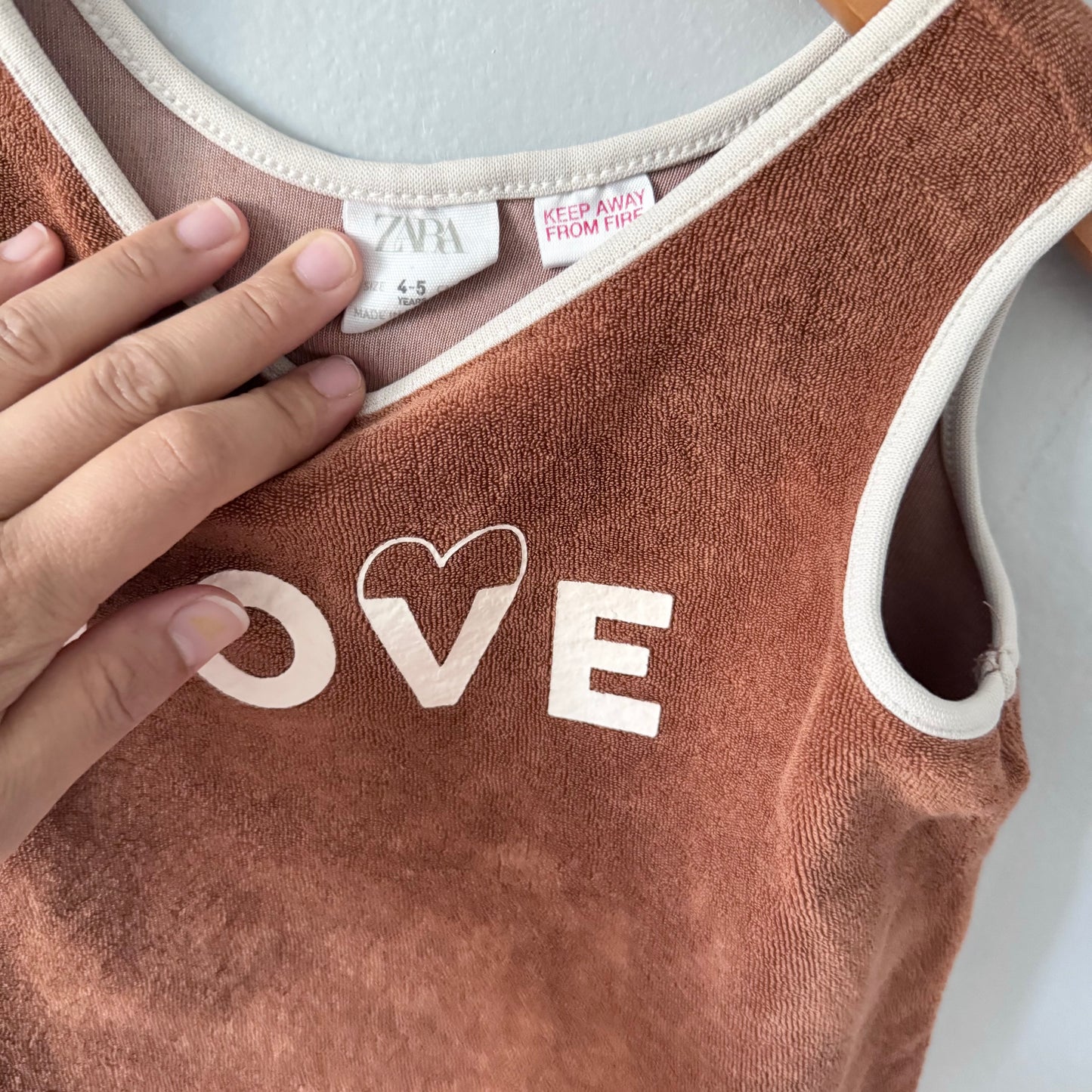 Zara / Love brown tank top / 4-5Y