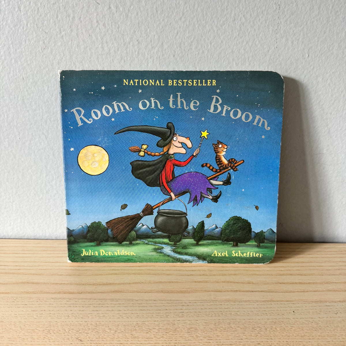 Room on the Broom / Julia Donldson & Axel Scheffler